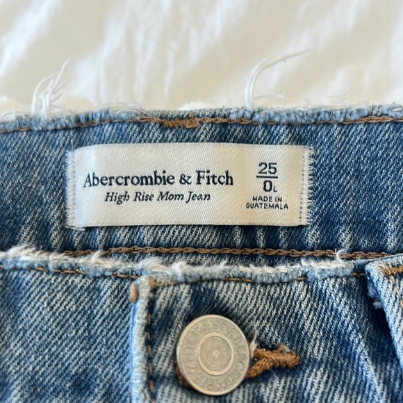 Abercrombie and Fitch high rise mom jean - Picture 2 of 2